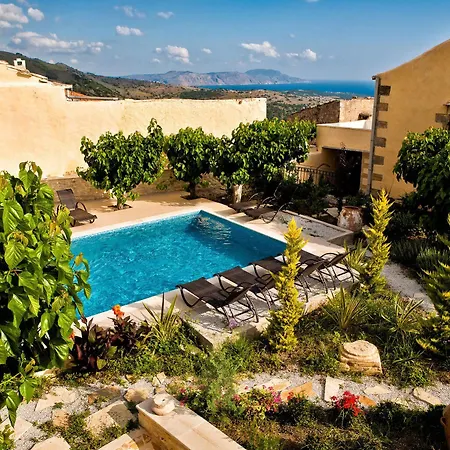 Arcus Suites Hotel 4*
