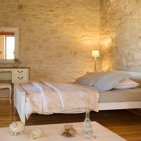 Arcus Suites Hotel 4*